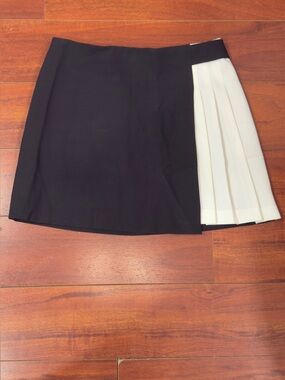 Alice + Olivia Black Mini Skirt with White Pleated Accent
